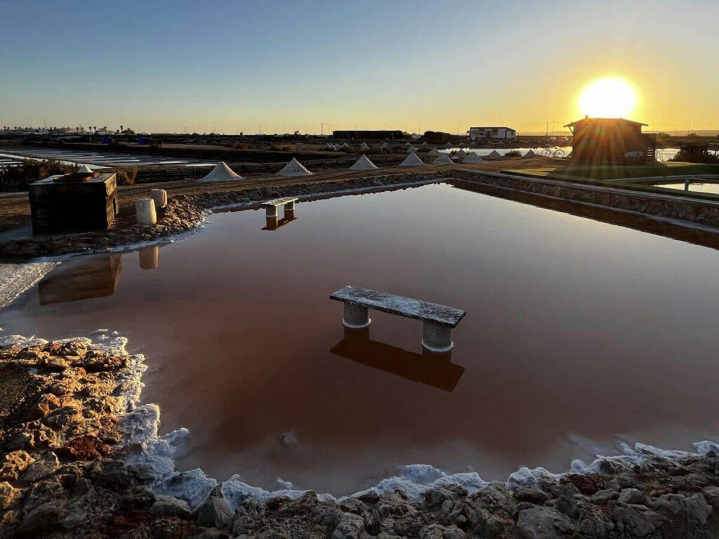 Lago de Magnesio al atardecer - Salinas del Alemán
